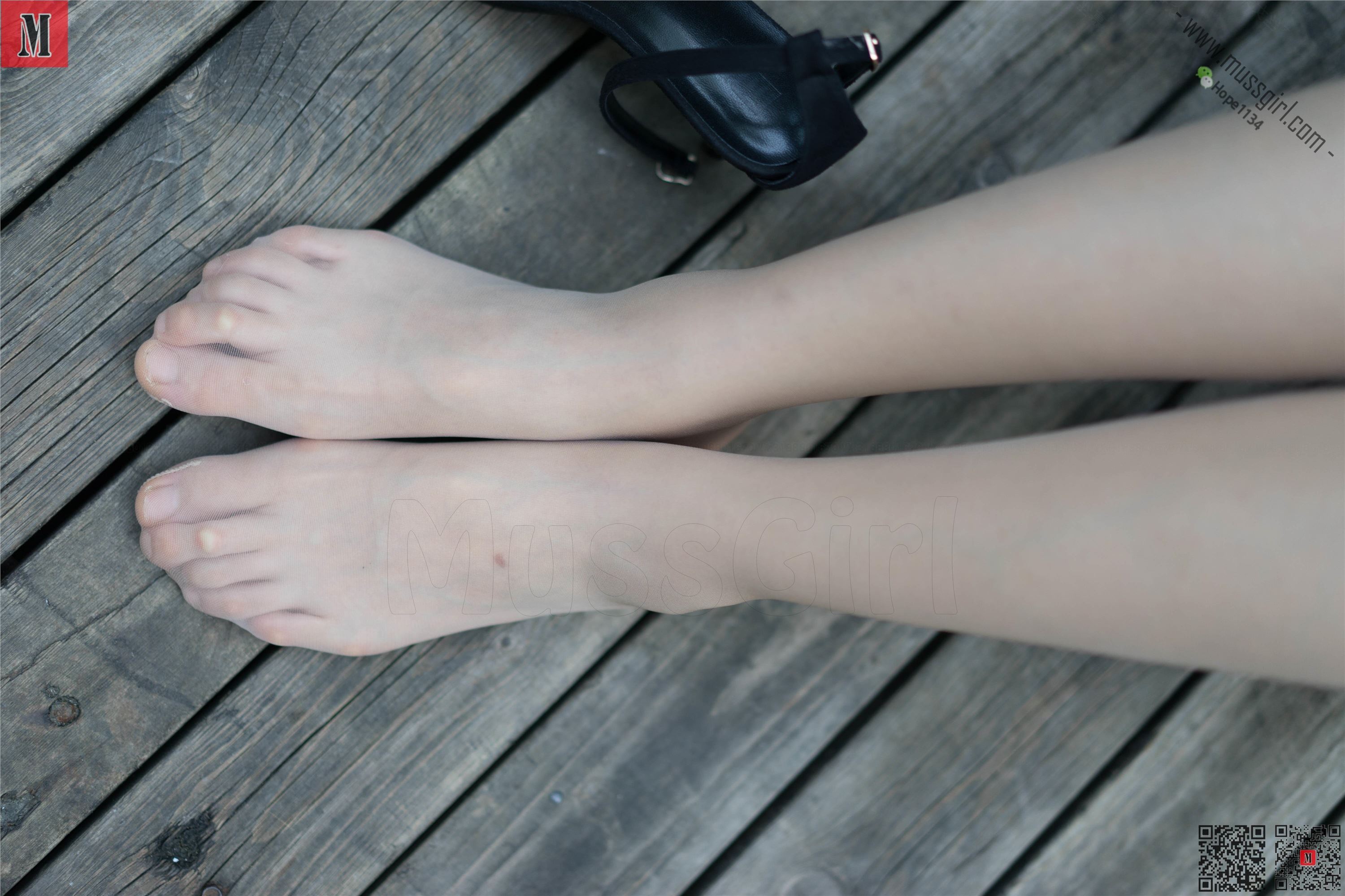 MussGirl慕丝女郎 NO.228-户外薄丝短裙